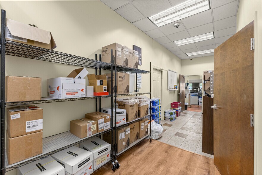 More Photos Of 13403 W 7 Mile Rd, Detroit Medical For Lease