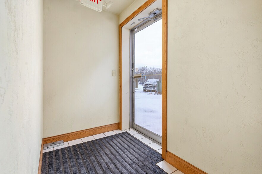 More Photos Of 111 W North Water St, New London Office For Lease