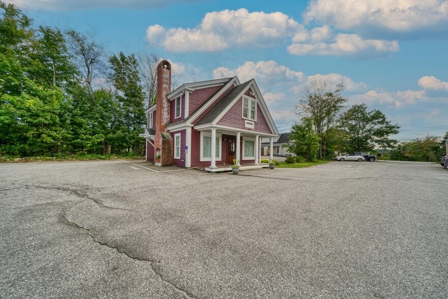 More Photos Of 207-209 Main St, New London Freestanding For Sale