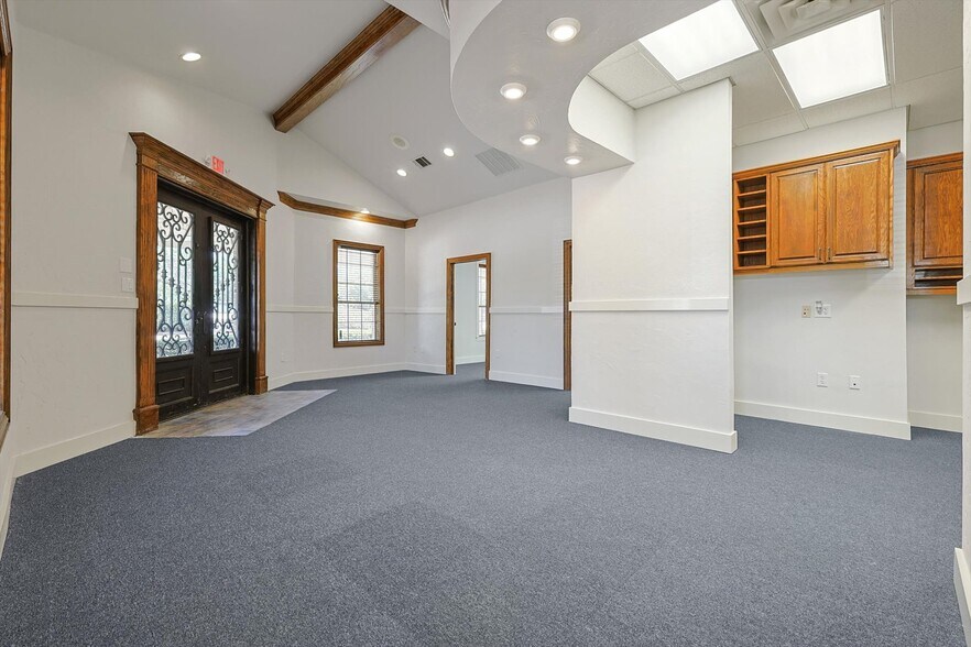 More Photos Of 5601-5605 Virginia Pky, McKinney Medical For Sale