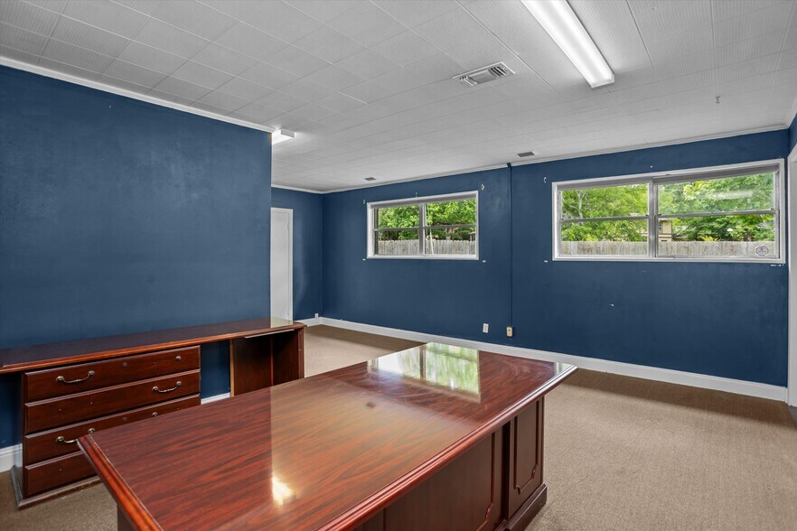More Photos Of 806 S Timberland Dr, Lufkin Coworking Space