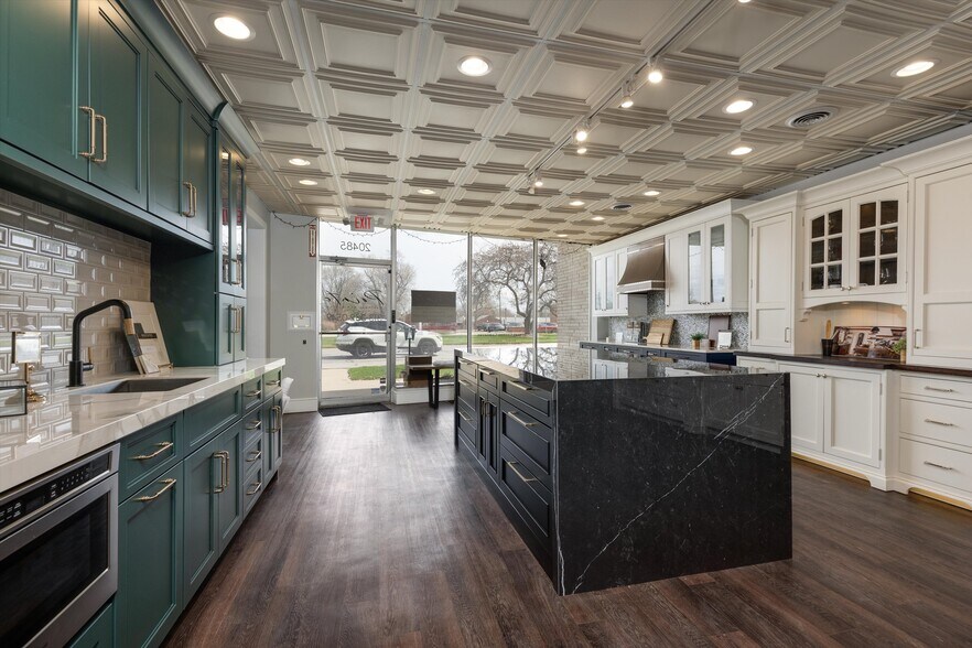 More Photos Of 20485-20489 Mack Ave, Grosse Pointe Woods Storefront For Sale