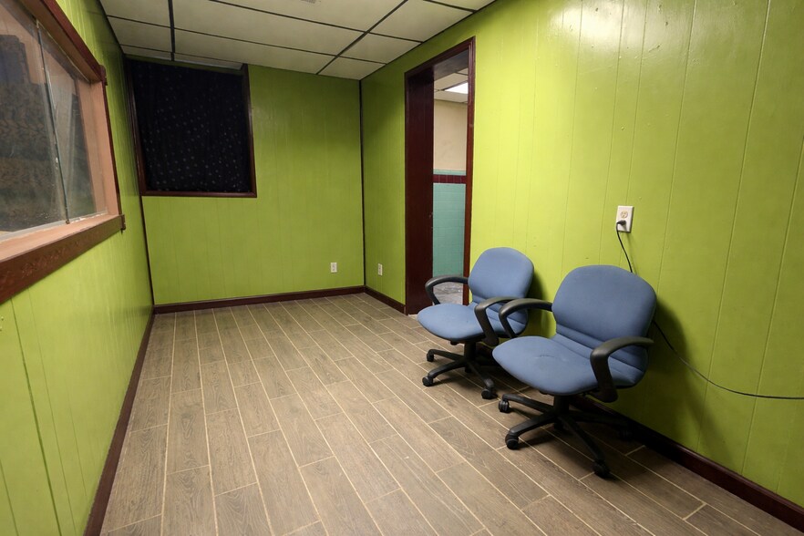 More Photos Of 2315 S Main St, Rockford General Retail For Sale