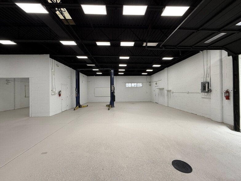More Photos Of 54 W Barber Ave, Woodbury Warehouse For Sale