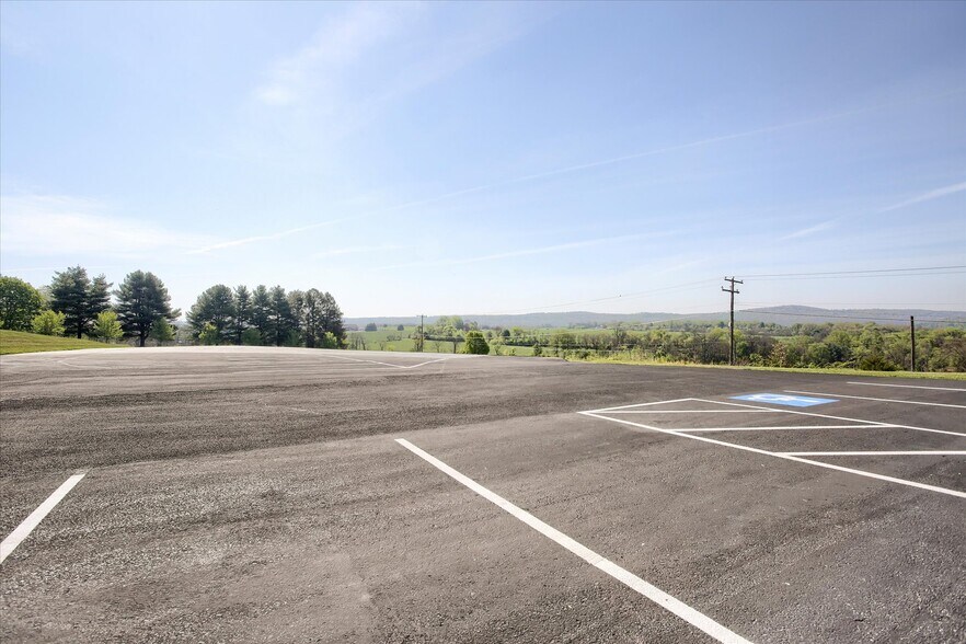 More Photos Of 55 W Shortcut Rd, Newport Loft Creative Space For Sale