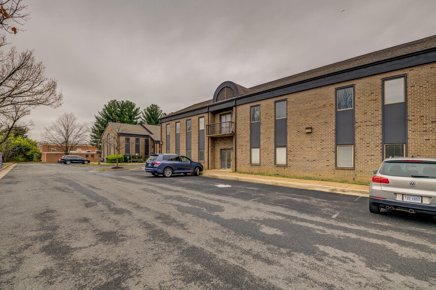 More Photos Of 4609 Pinecrest Office Park Dr, Alexandria Medical For Sale