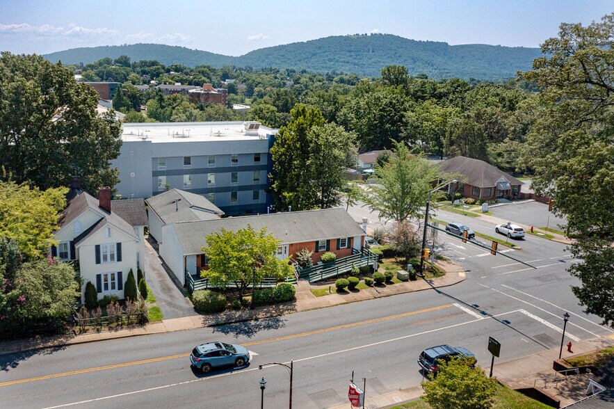 More Photos Of 218 Ridge St, Charlottesville Specialty For Sale
