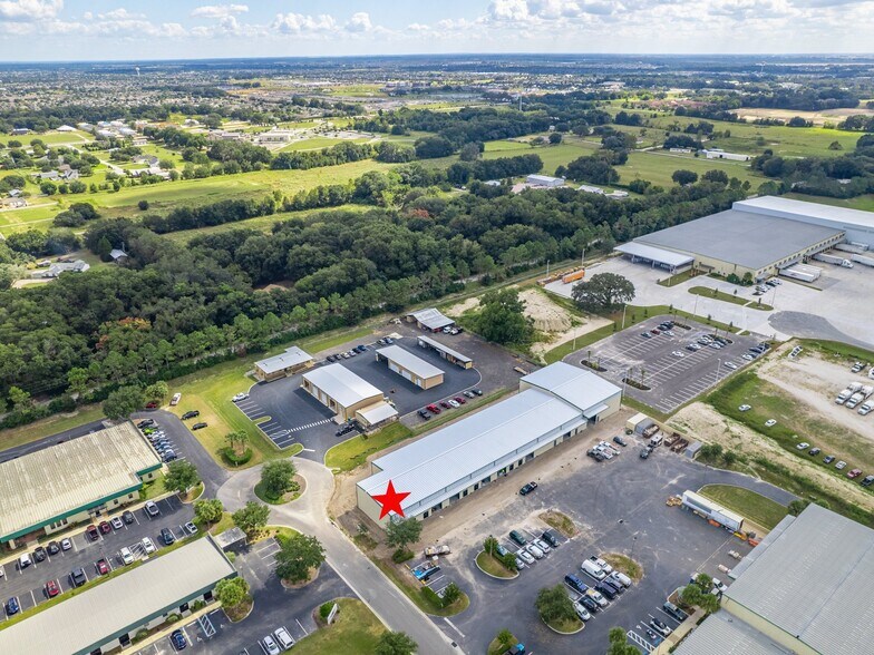 More Photos Of 4431 NE 83rd Rd, Wildwood Warehouse For Lease