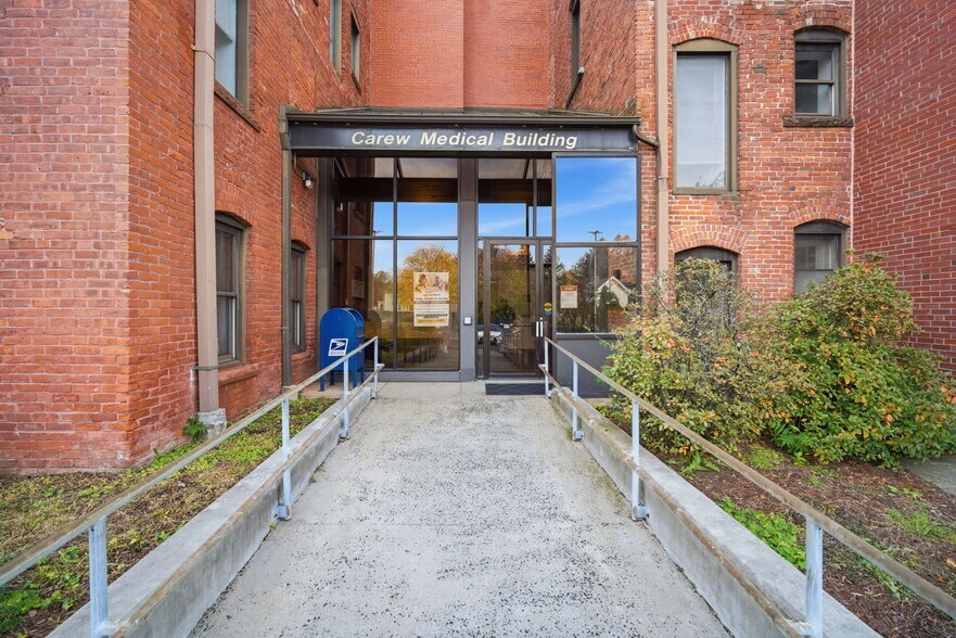More Photos Of 222 Carew St, Springfield Medical For Lease