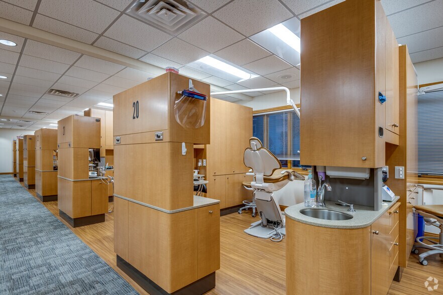 More Photos Of 119 N McCarthy Rd, Appleton Office For Lease