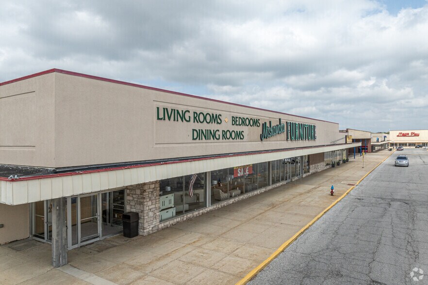 More Photos Of 822 W McKinley Ave, Mishawaka Storefront For Sale