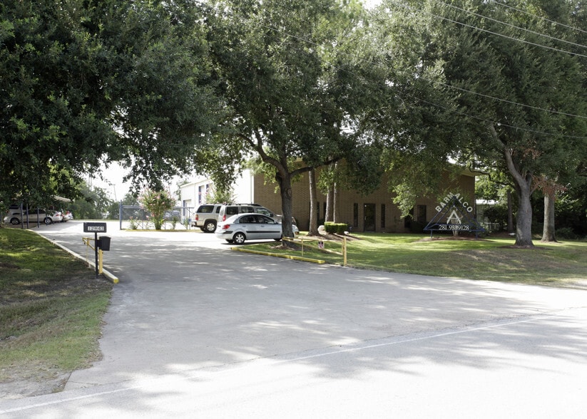 Primary Photo Of 12907 Old Richmond Rd, Houston Warehouse For Lease