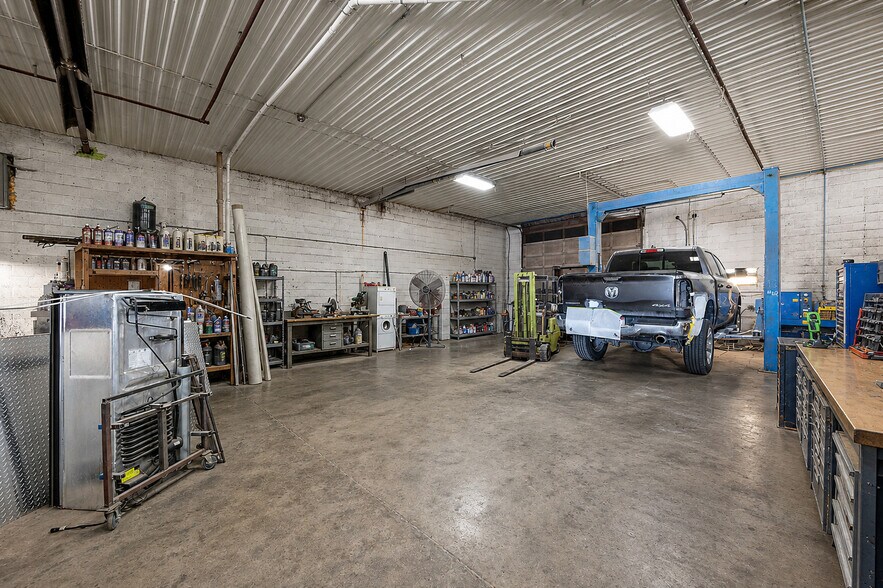 More Photos Of 2025 N Lapeer Rd, Lapeer Warehouse For Lease