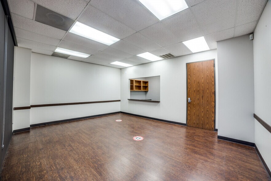 More Photos Of 98 Briggs Ave, San Antonio Unknown For Lease