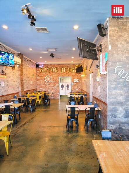 More Photos Of 21001-21015 Sherman Way, Canoga Park Freestanding For Lease