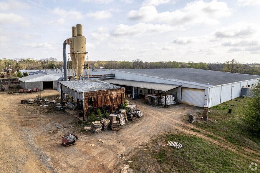 More Photos Of 4669 Mount Sharon Rd, Greenbrier Industrial For Lease