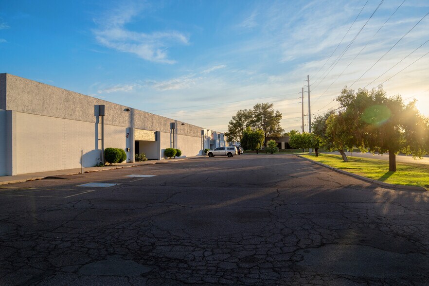 More Photos Of 2265 W Desert Cove Ave, Phoenix Manufacturing For Lease