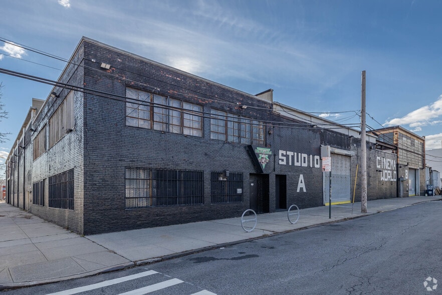 More Photos Of 220 Dupont St, Brooklyn Warehouse For Lease