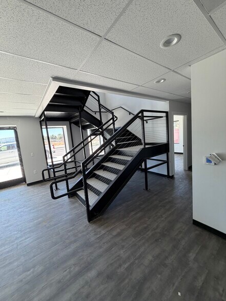 More Photos Of 22420 Gribben Ct, Bakersfield Warehouse For Lease