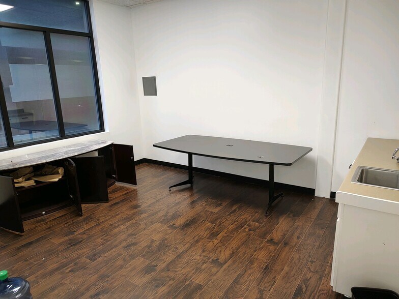 More Photos Of 2521 Piedmont Rd NE, Atlanta Storefront Retail Office For Lease