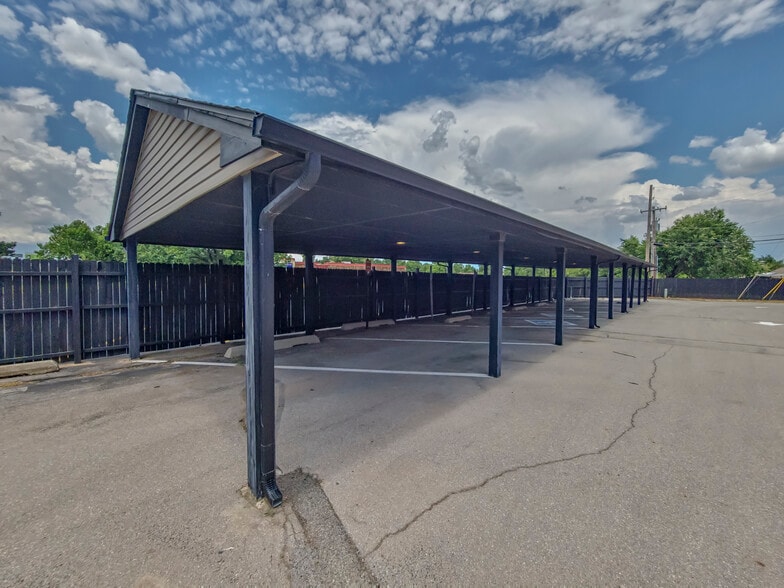 More Photos Of 6001 Nw Expressway, Oklahoma City Office For Sale