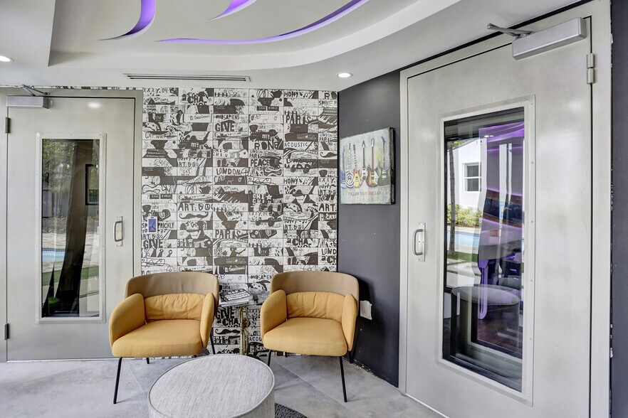 More Photos Of 430 Ne 121st St, Biscayne Park Movie Radio TVStudio For Sale