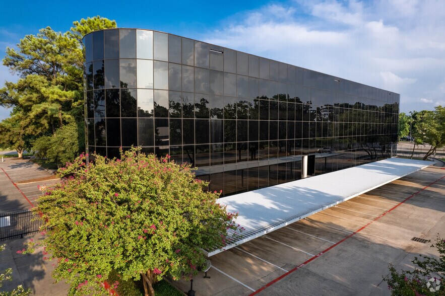 More Photos Of 15425 North Fwy, Houston Office For Lease