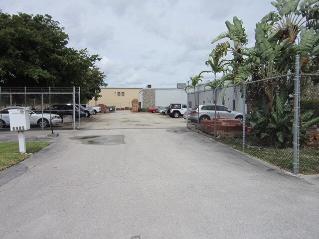 More Photos Of 6985 Garden Rd, Riviera Beach Office For Lease