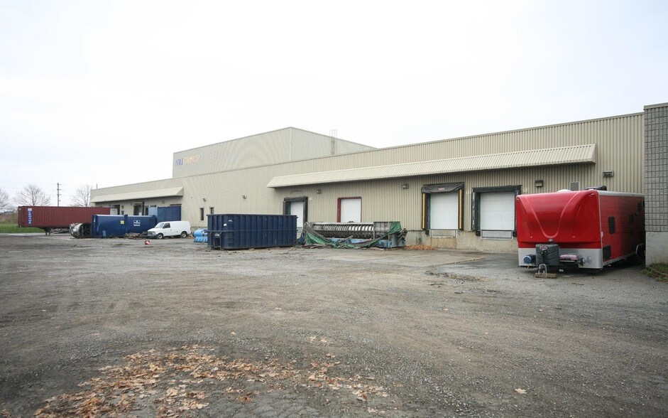 More Photos Of 5 Copper Rd, Brampton Warehouse For Lease