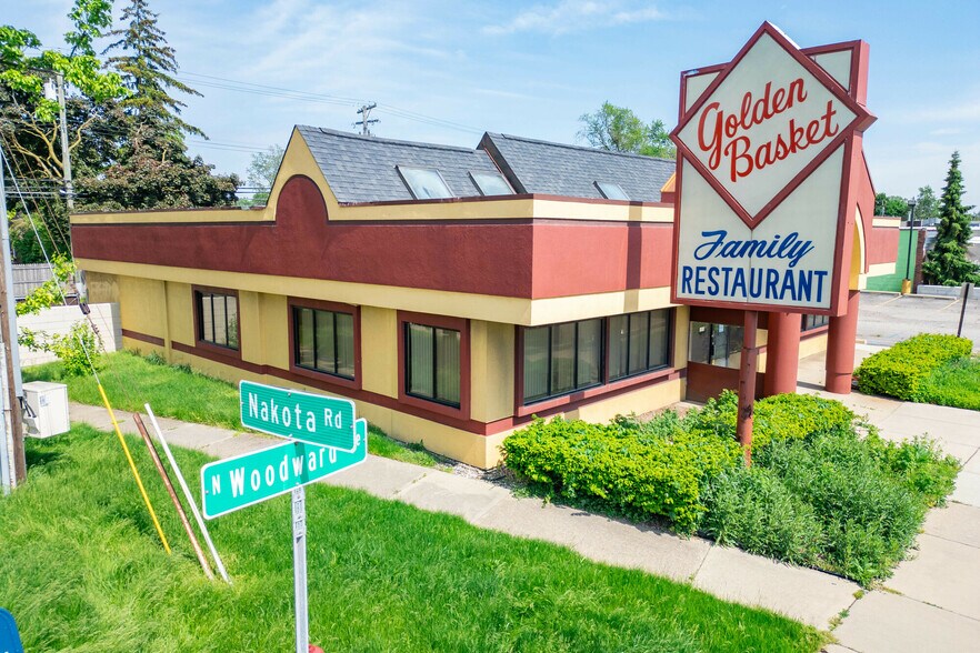 More Photos Of 32302 Woodward Ave, Royal Oak Freestanding For Lease