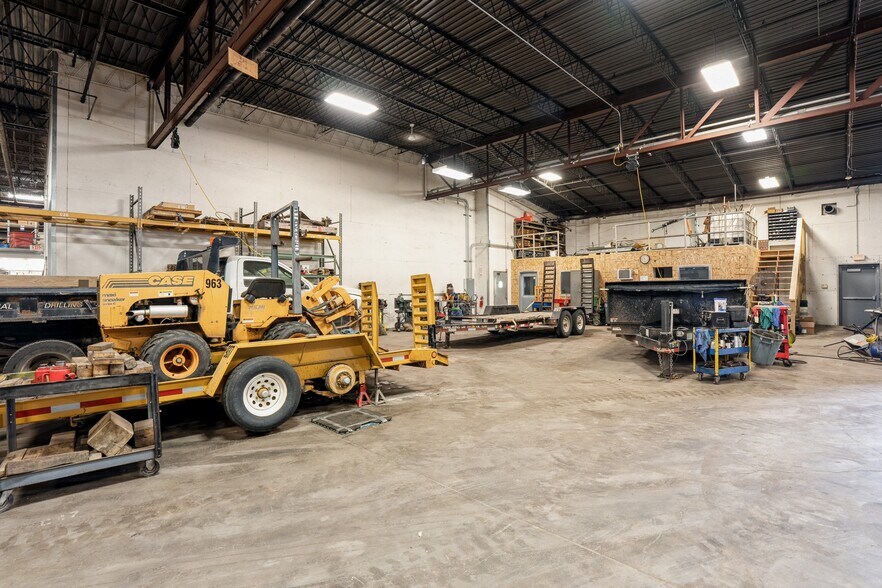 More Photos Of 2301 Fleur Dr, Des Moines Warehouse For Sale