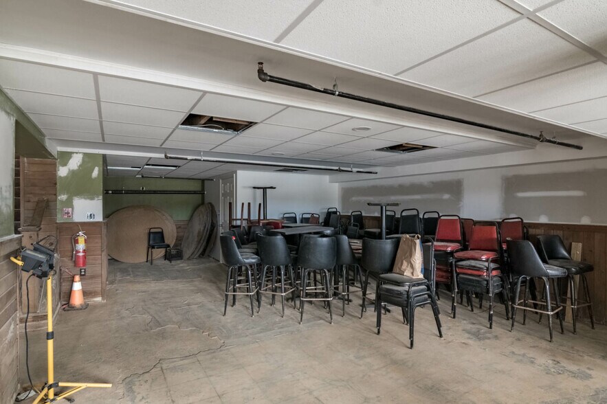 More Photos Of 141 Congamond Rd, Southwick Restaurant For Lease