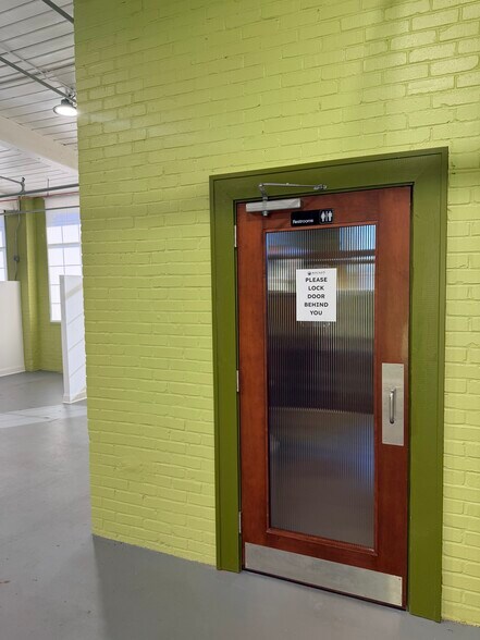 More Photos Of 221 Linwood Rd, Gastonia Warehouse For Lease