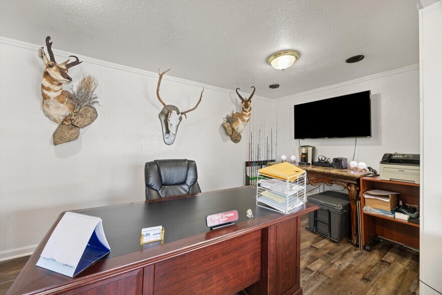More Photos Of 5826 SE 82nd Ave, Portland Auto Dealership For Sale