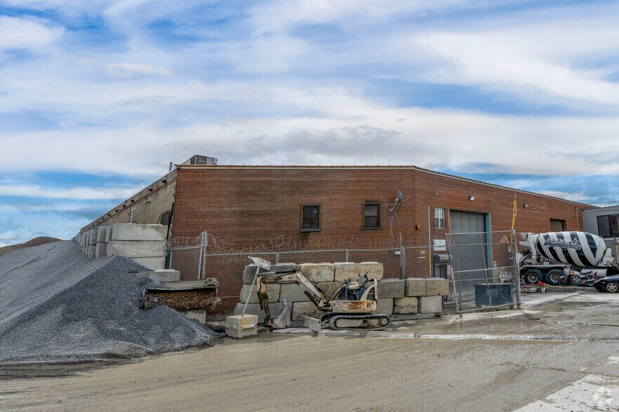 More Photos Of 190 Morgan Ave, Brooklyn Warehouse For Lease