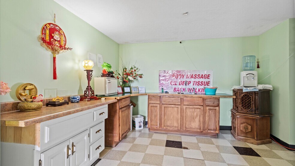 More Photos Of 13101-13109 E Blue Pky, Kansas City Freestanding For Sale