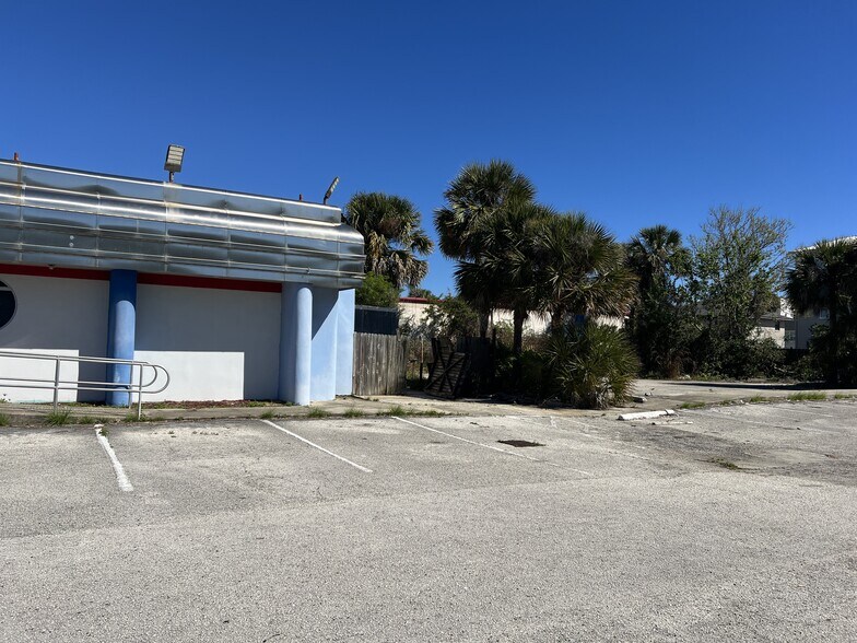 More Photos Of 223 9th Ave S, Jacksonville Beach Restaurant For Lease