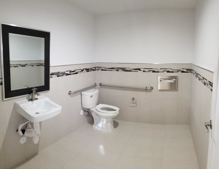 More Photos Of 12022 Inglewood Ave, Hawthorne Medical For Sale