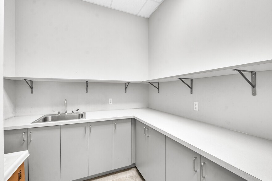 More Photos Of 8882 Royal Palm Blvd, Coral Springs Healthcare For Lease