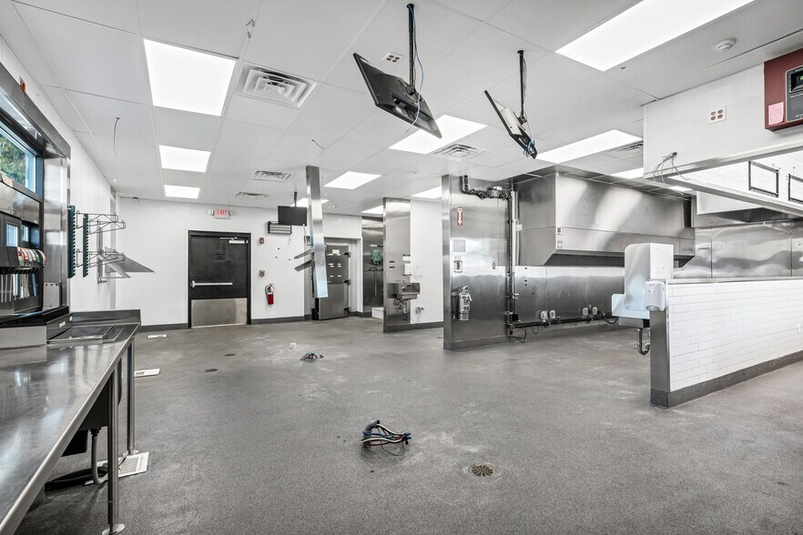 More Photos Of 2900 S Ridgewood Ave, Edgewater Specialty For Lease