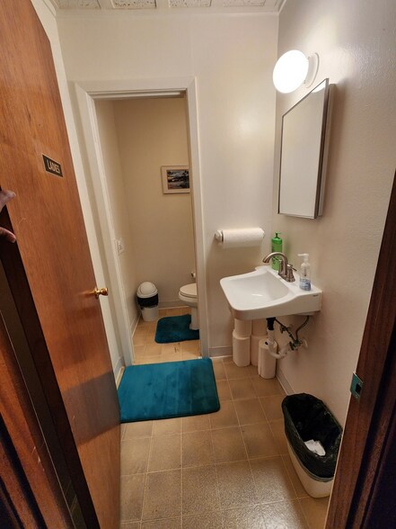 More Photos Of 420 S Cypress St, Pecos Office For Sale