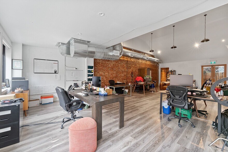 More Photos Of 481-483 Church St, Toronto Storefront Retail Office For Lease