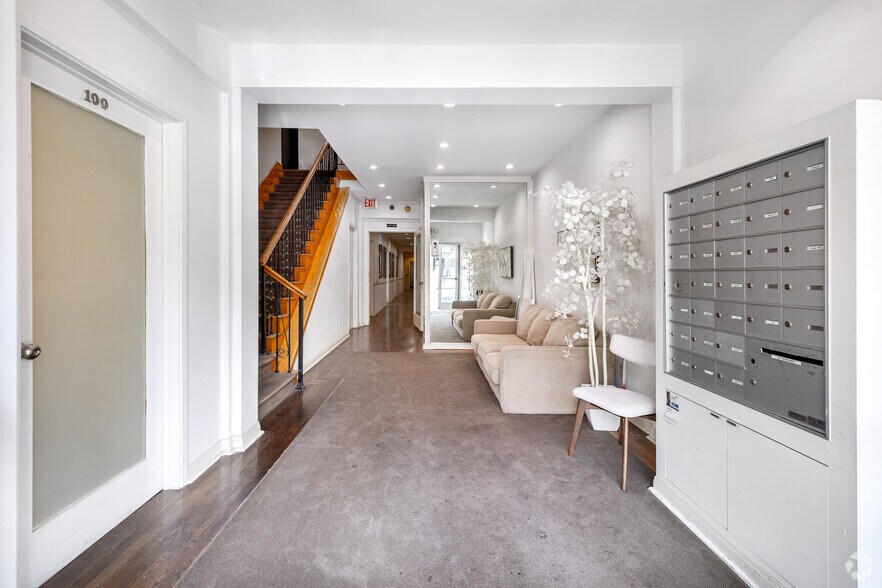 More Photos Of 8228 W Sunset Blvd, Los Angeles Office For Lease