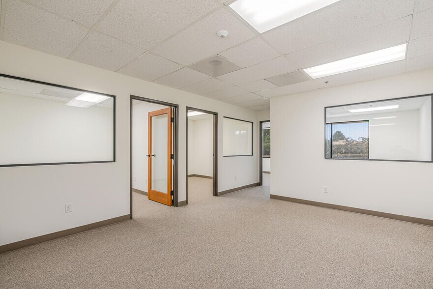 More Photos Of 4572 Telephone Rd, Ventura Warehouse For Lease