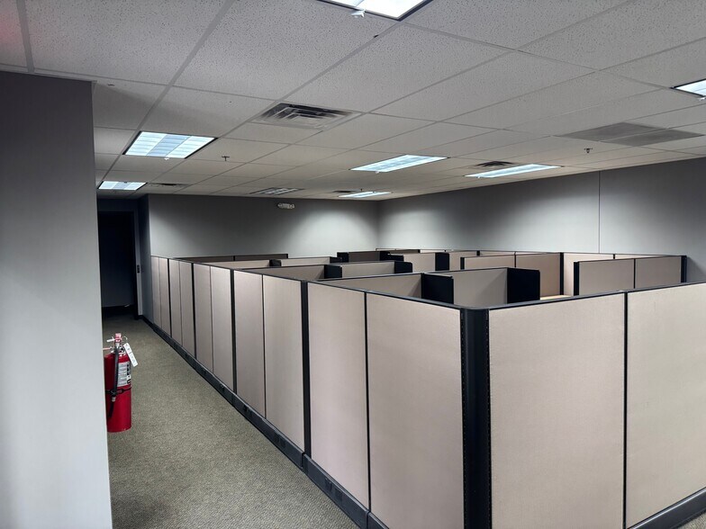 More Photos Of 1605 Rock Creek Blvd, Joliet Distribution For Lease