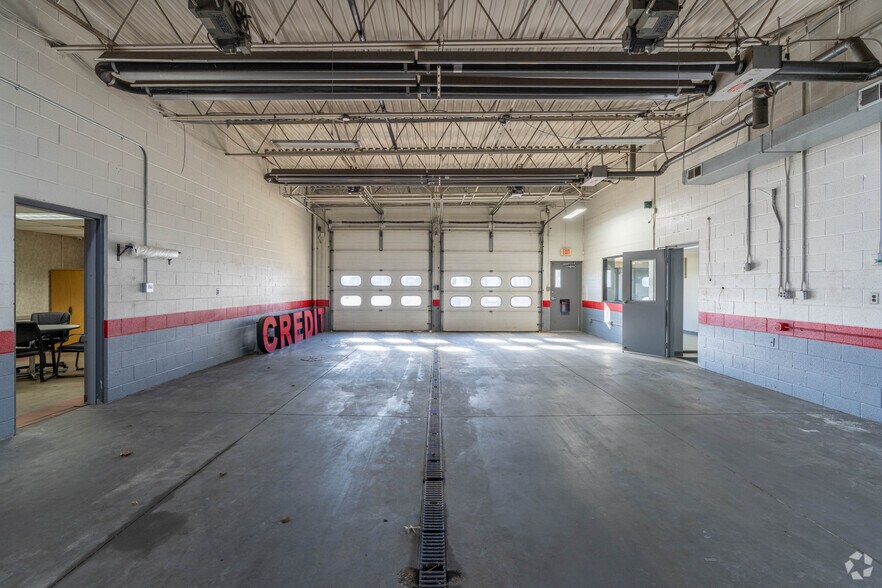 More Photos Of 1501 Vernon Odom Blvd, Akron Auto Dealership For Sale