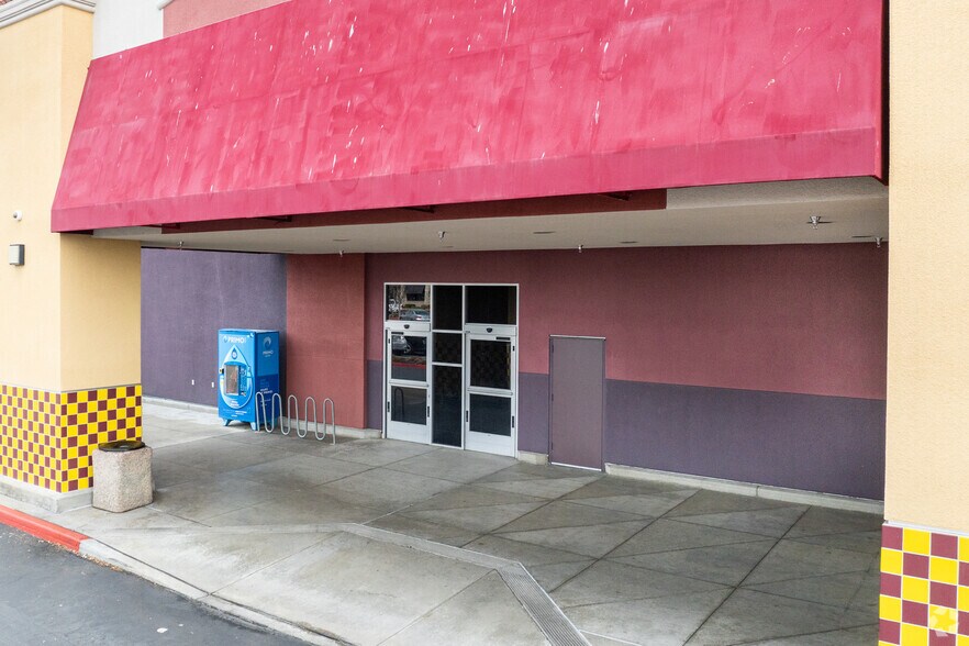 More Photos Of 32300 Dyer St, Union City Supermarket For Sale