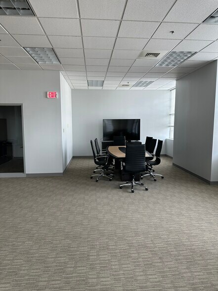 More Photos Of 16740 Birkdale Commons Pky, Huntersville Office Residential For Lease