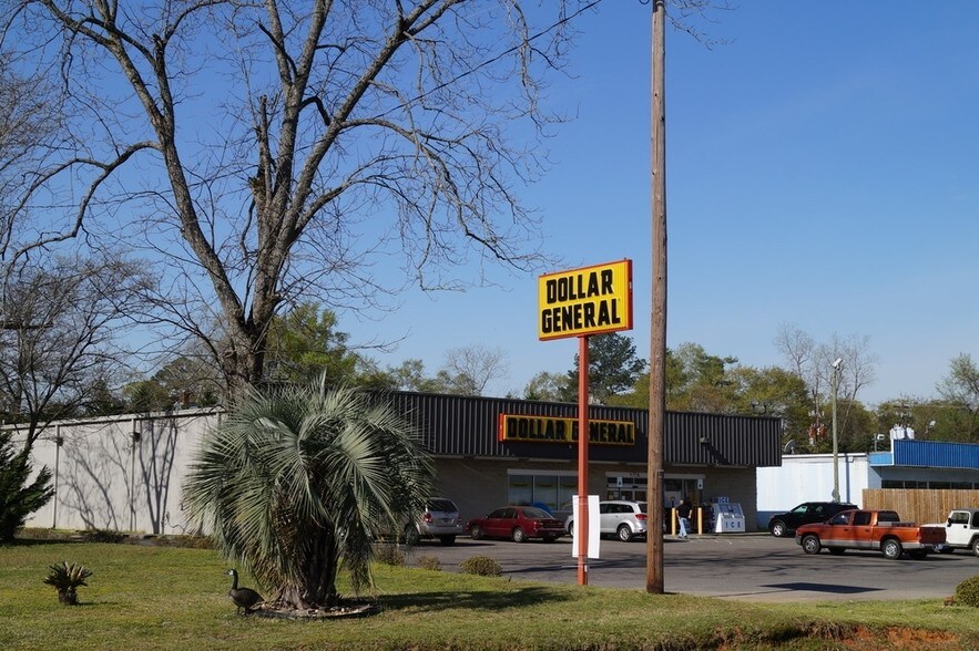 More Photos Of 383 Lee St, Johnston Freestanding For Lease