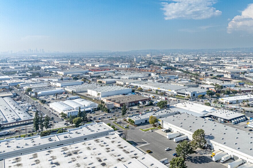 More Photos Of 3300-3328 Garfield Ave, Commerce Light Manufacturing For Lease